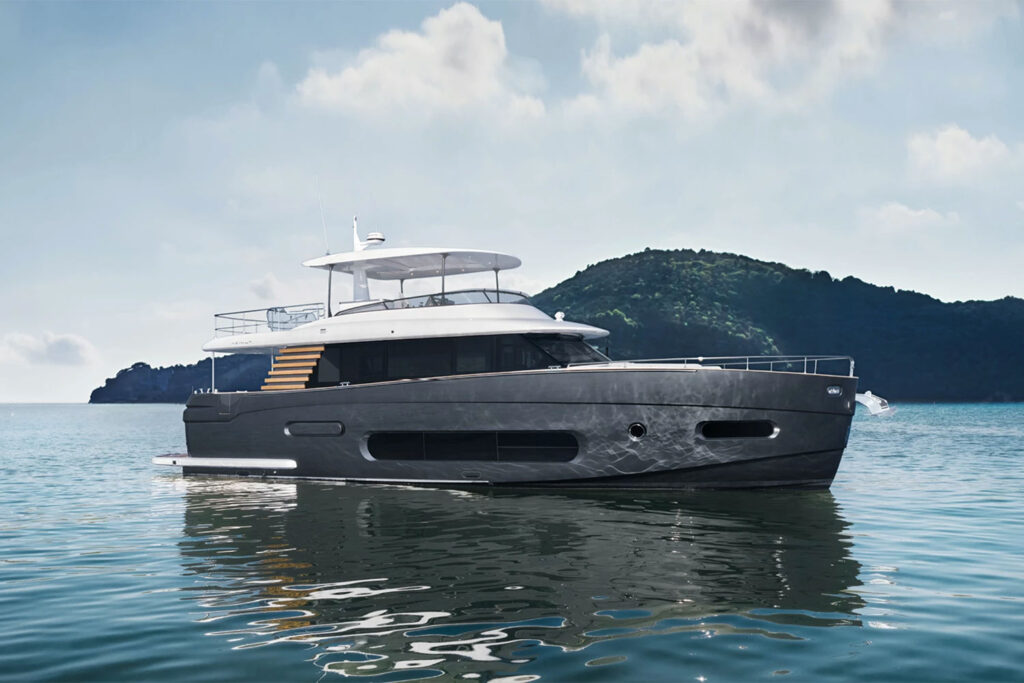 2022 Azimut Magellano 66