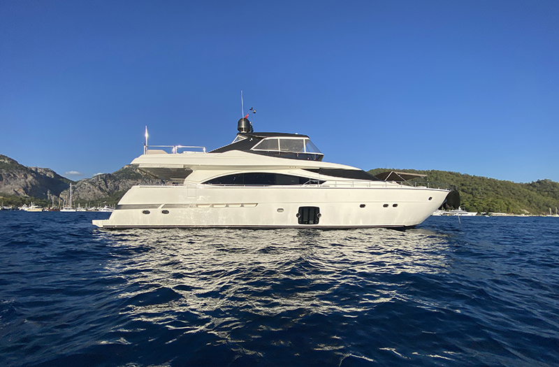 2010 Ferretti 830