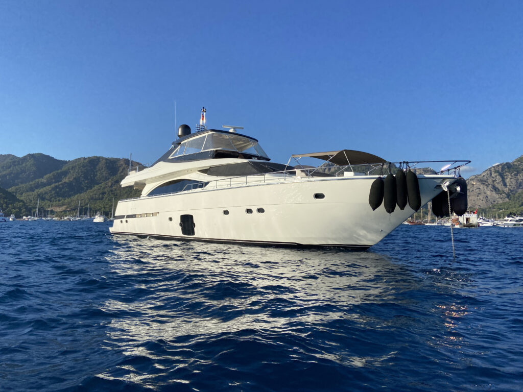2010 Ferretti 830