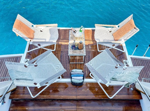 2010 Ferretti 830