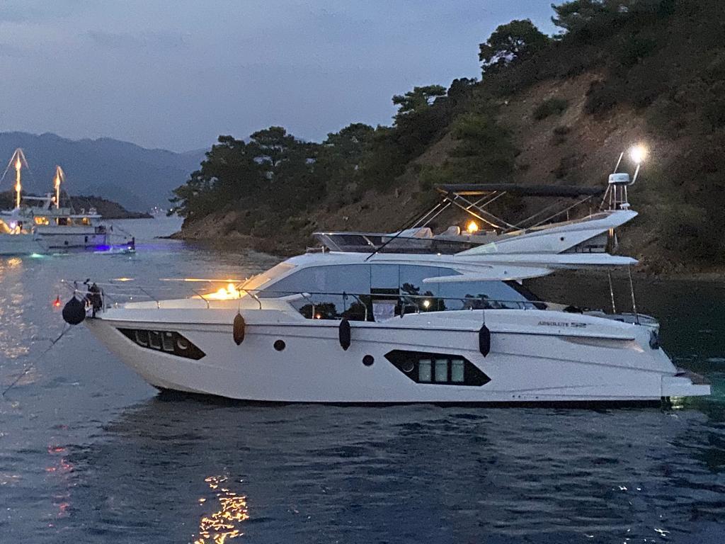 2018 Absolute 52 FLY