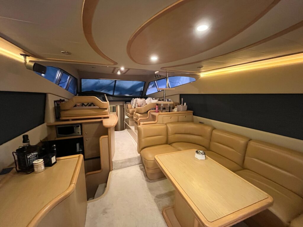 2005 Ferretti 530
