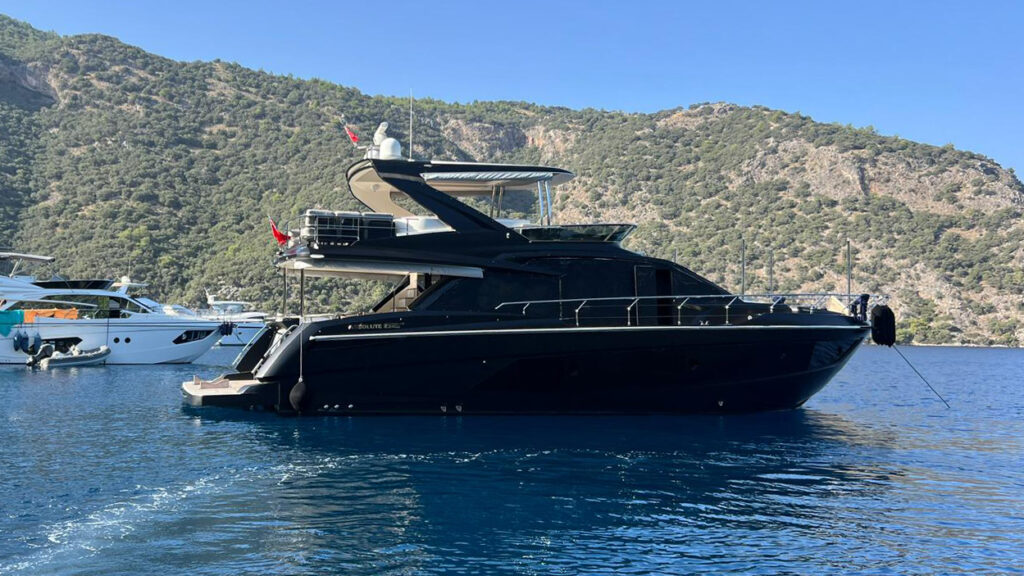 2019 Absolute 62 FLY