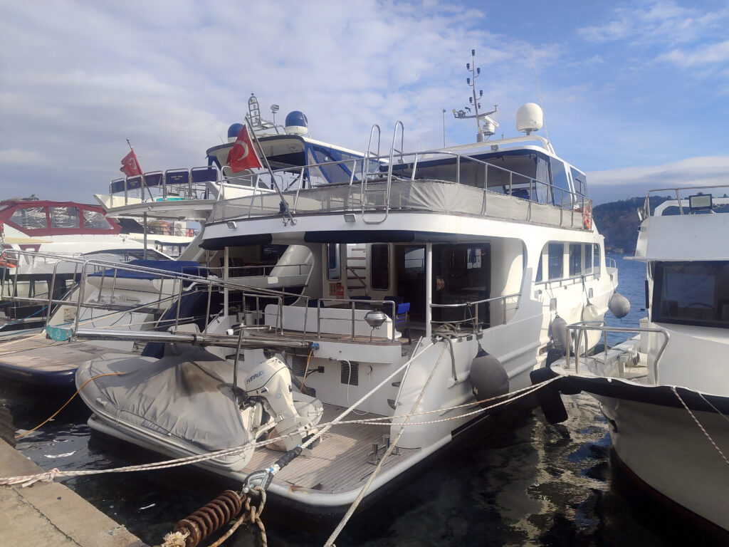 2007 Custom Trawler 22M