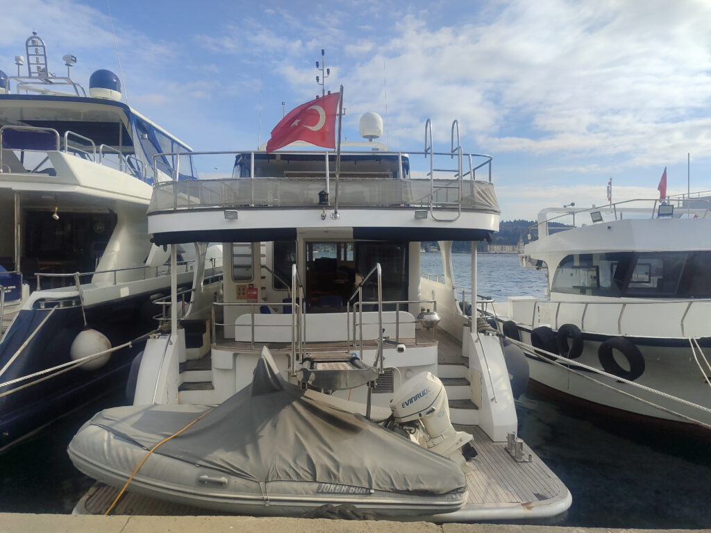2007 Custom Trawler 22M