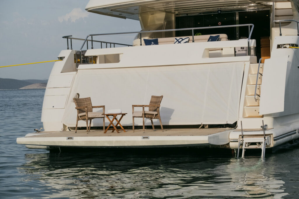 2007 Ferretti Custom Line 97