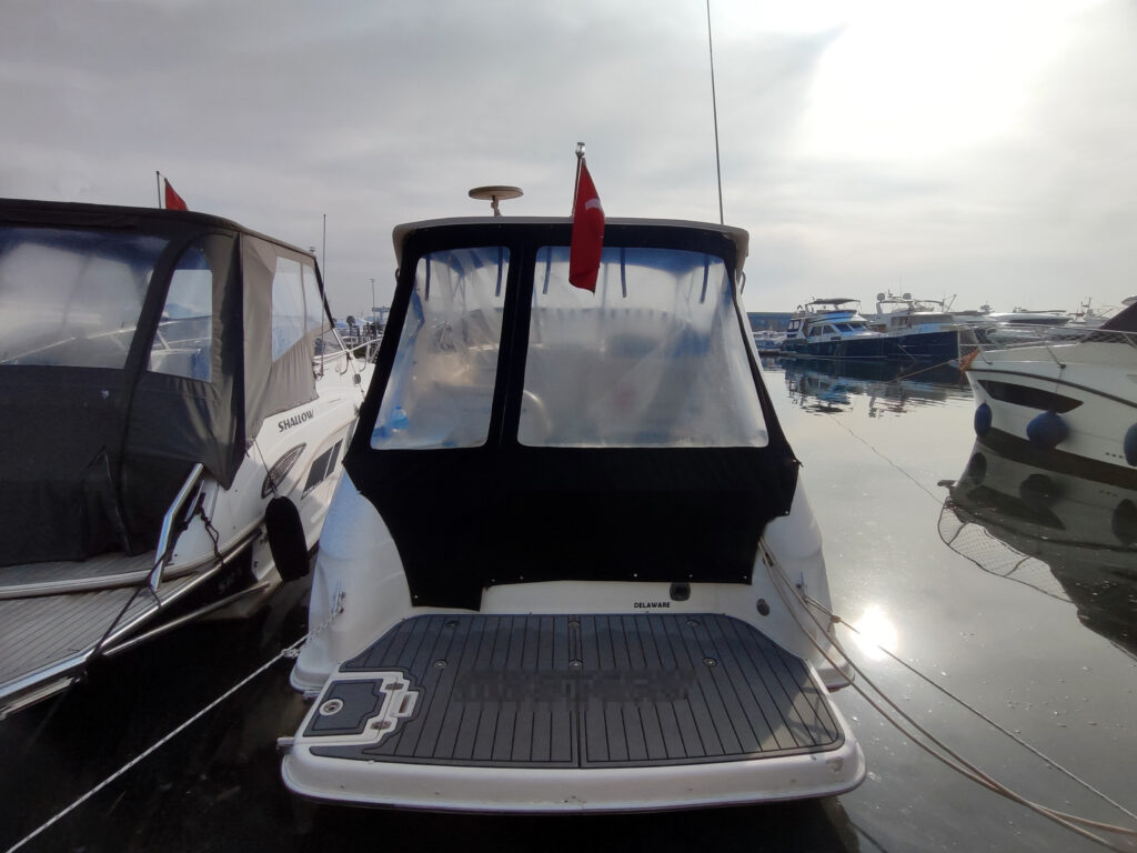 2002 Regal Commodore 2760