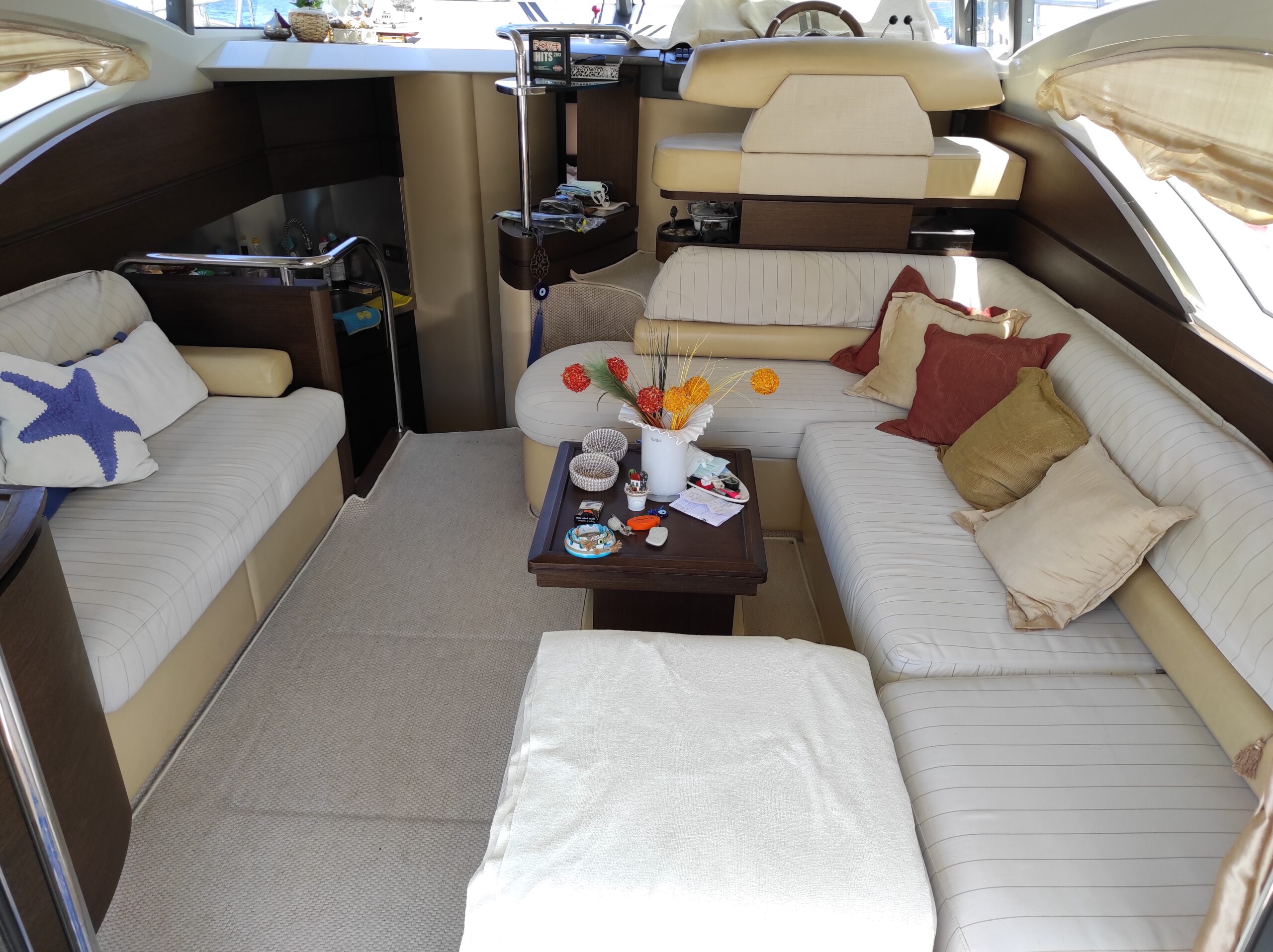 2009 Azimut 43S – Niyana Yachts