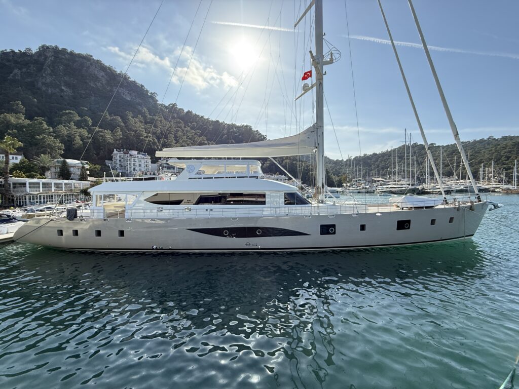 2023 Motorsailor 41M