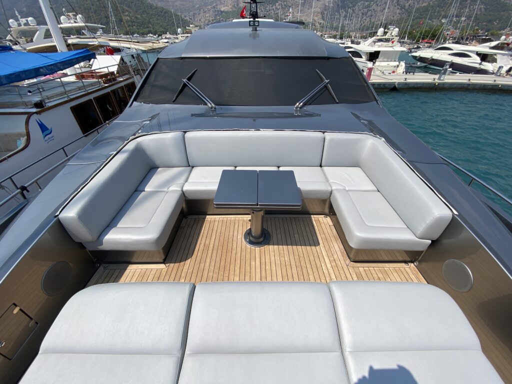 2012 Pershing 92