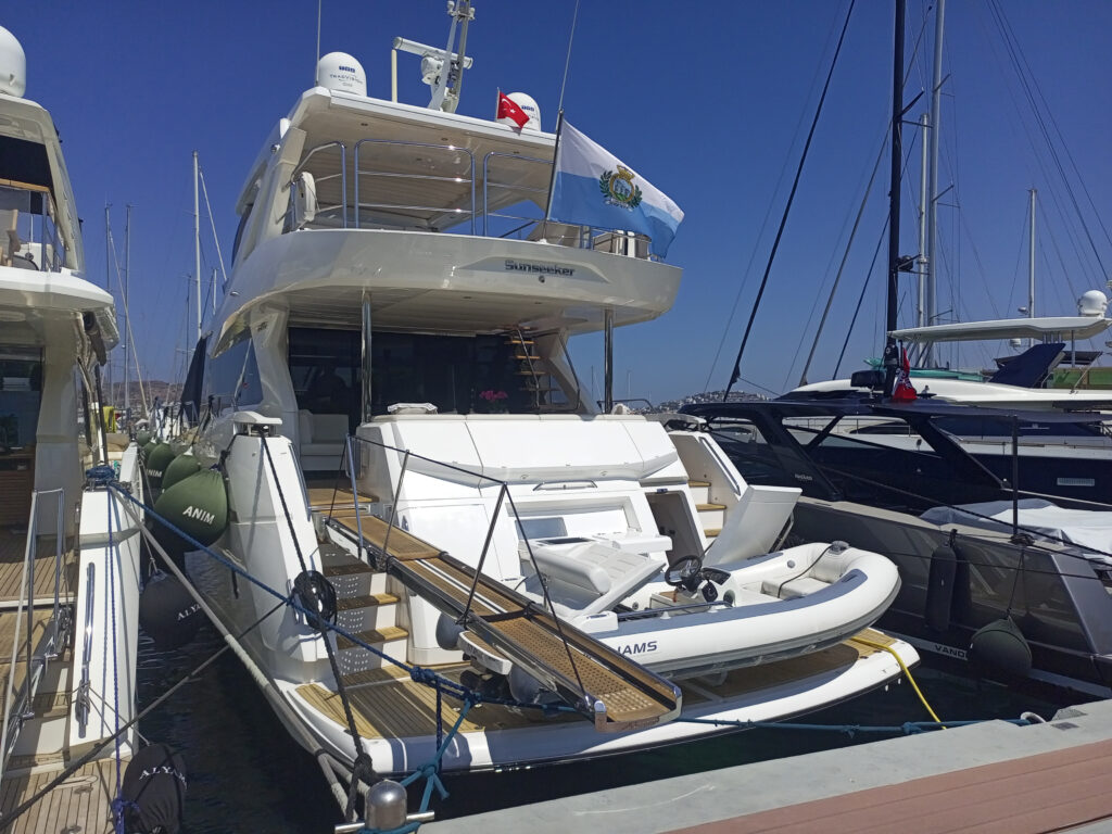 2021 Sunseeker 76 Yacht