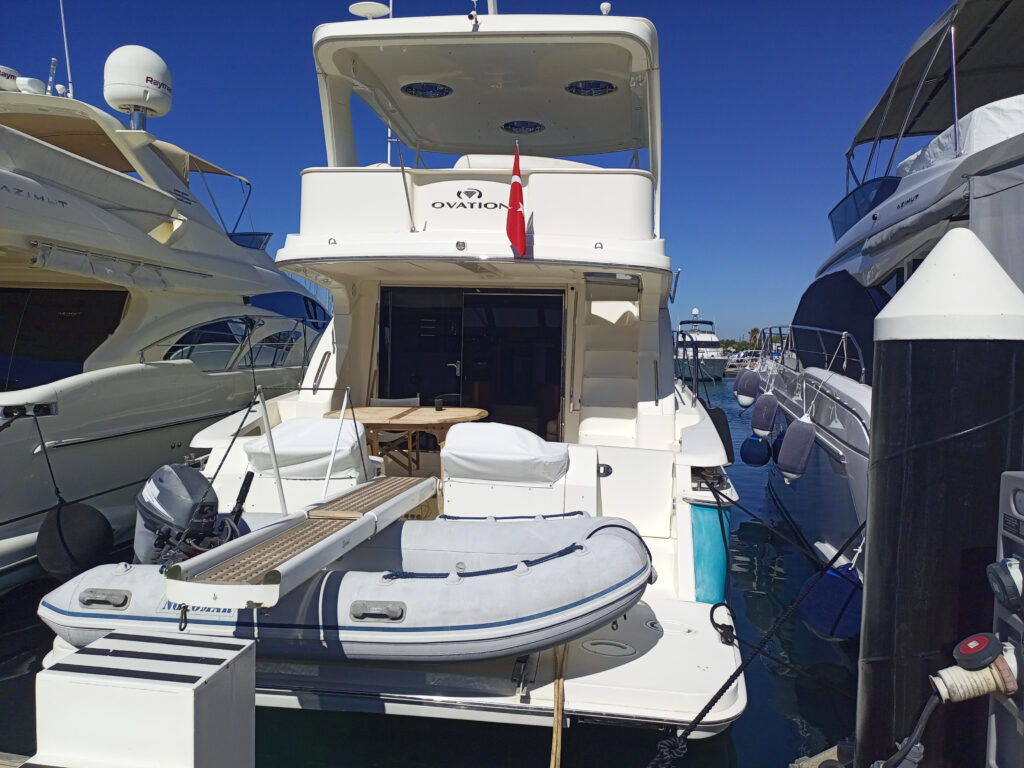 2009 Silverton 52 Ovation